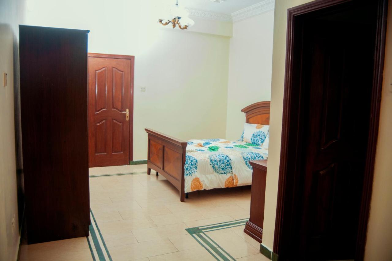 Spacious Apartment Near The Beach In Masaki Dar es Salaam Bagian luar foto